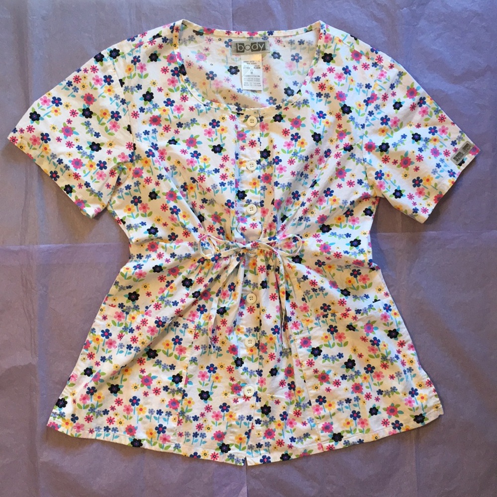 Cherokee Body Floral Button-up Scrub Top Size Medium